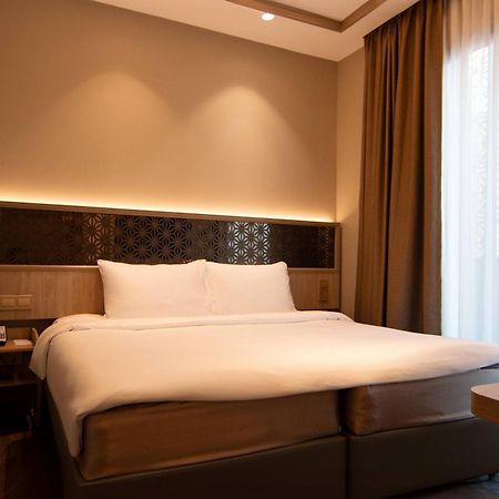 Aqueen Prestige Hotel Jalan Besar シンガポール エクステリア 写真