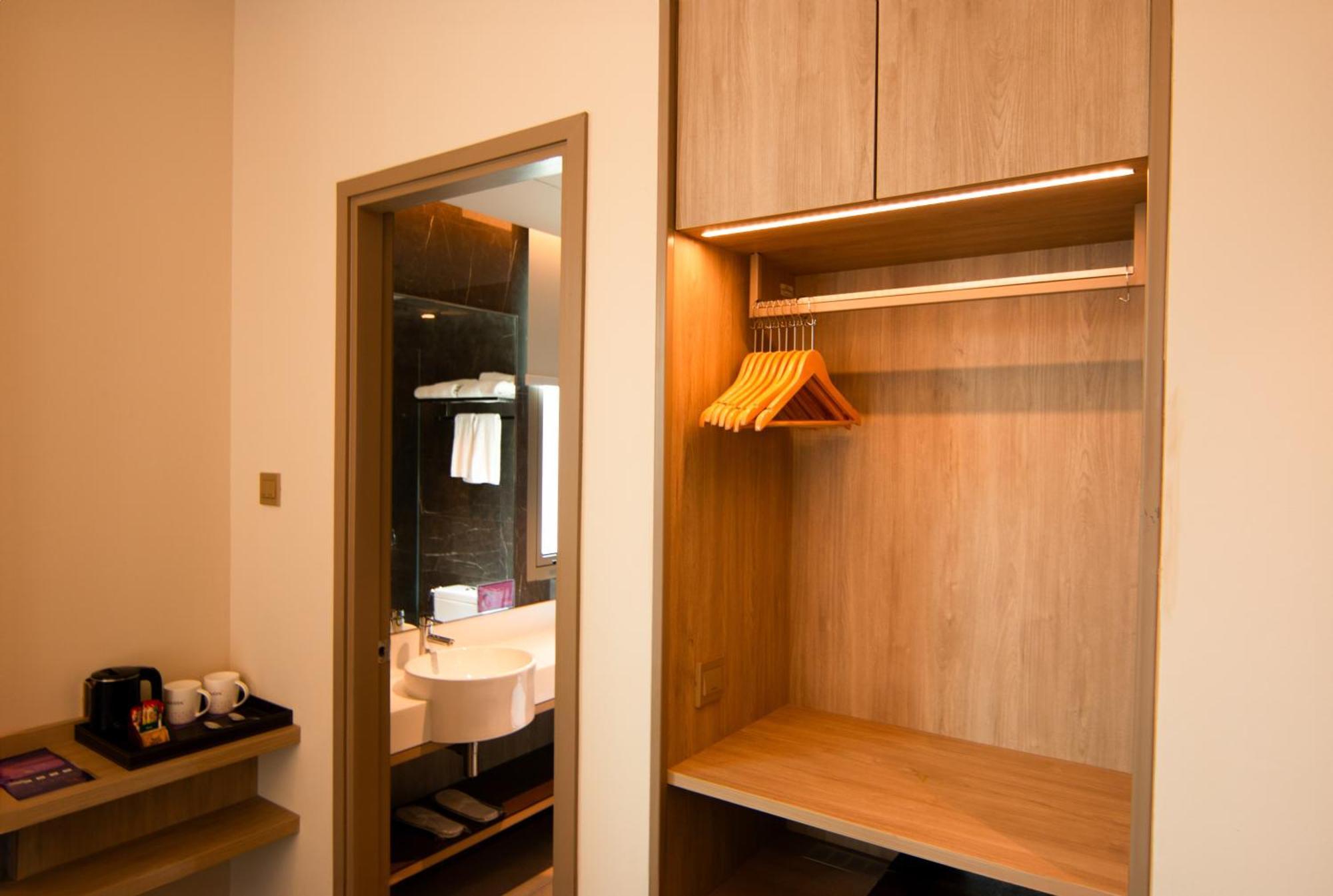 Aqueen Prestige Hotel Jalan Besar シンガポール エクステリア 写真